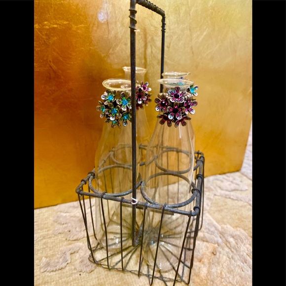 Set 4 Jeweled Mini Milk Vases In Stand - Picture 2 of 3